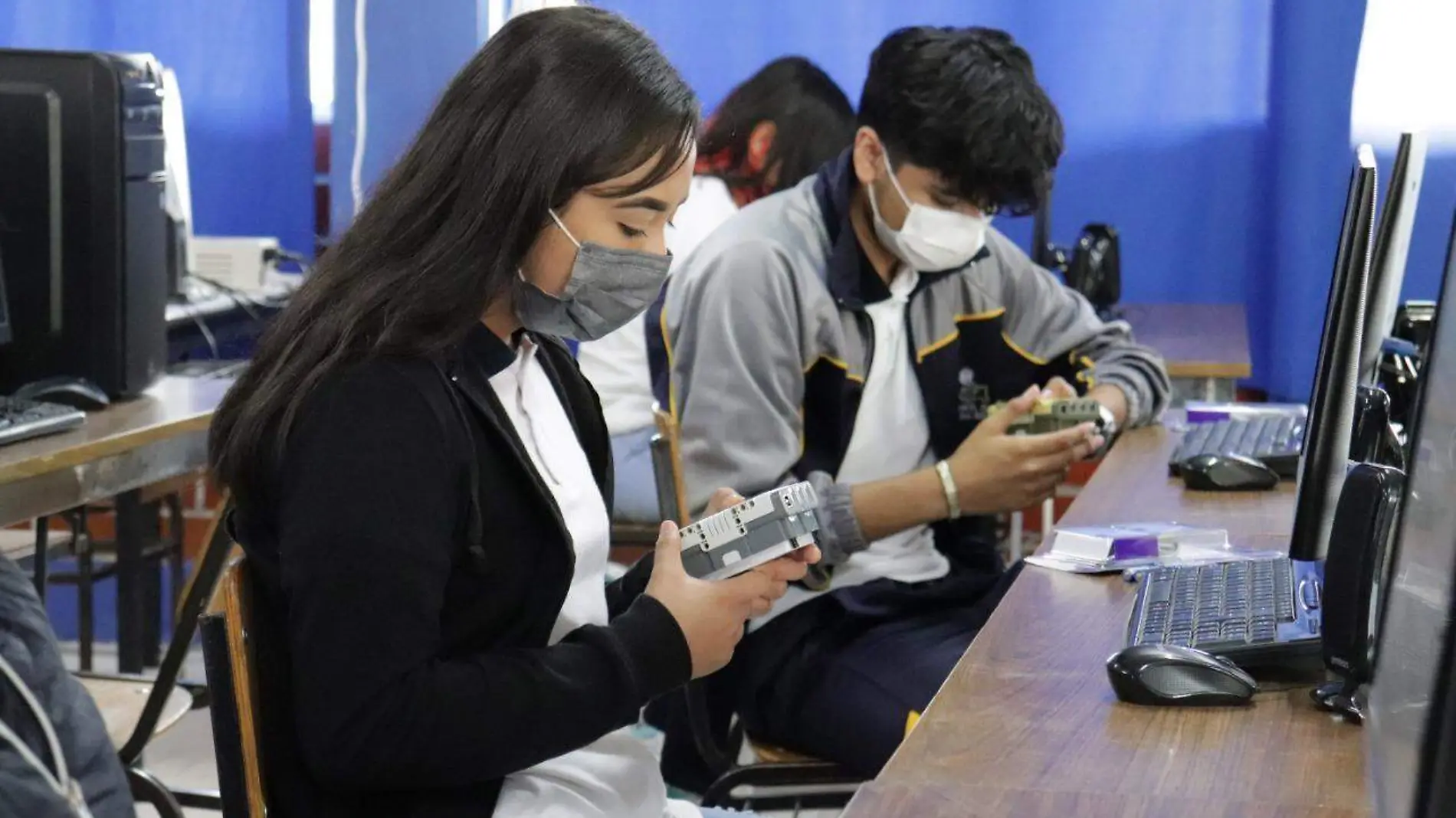 estudiantes de robotica